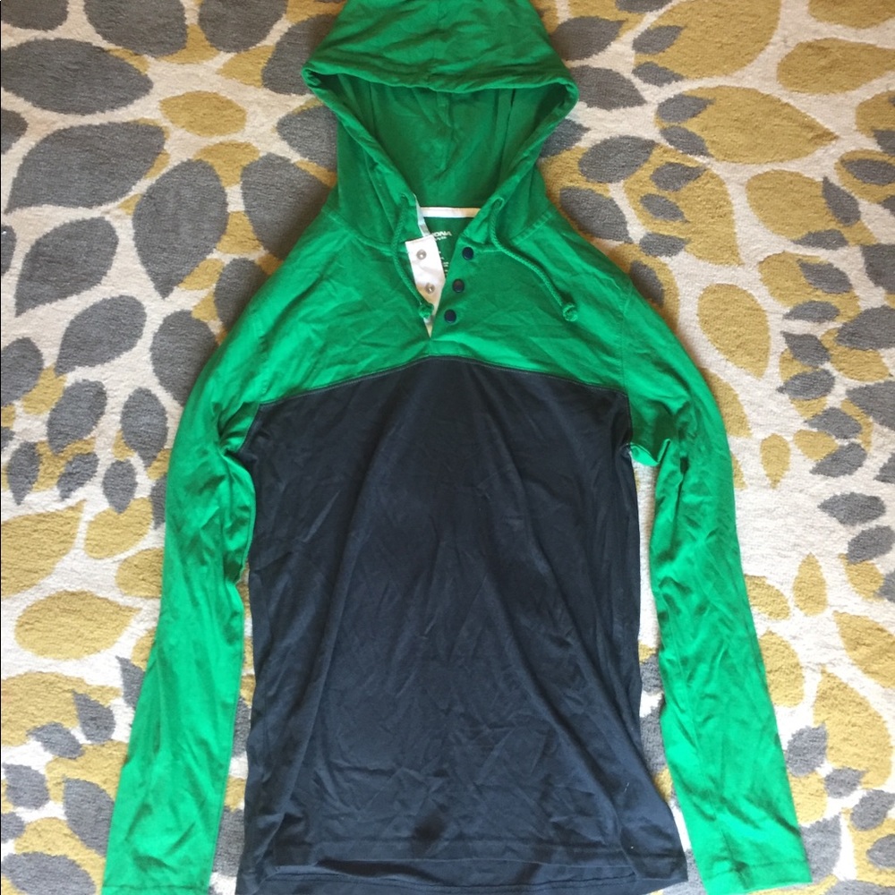 Arizona Jeans Green and Black sweatshirt